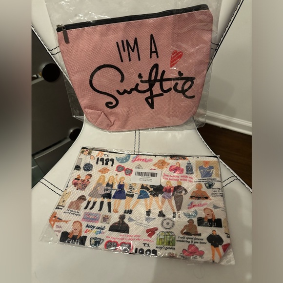 🎤 Taylor Swift bundle 🎤- 2 pouches, croc giblets, straw covers - Picture 2 of 8